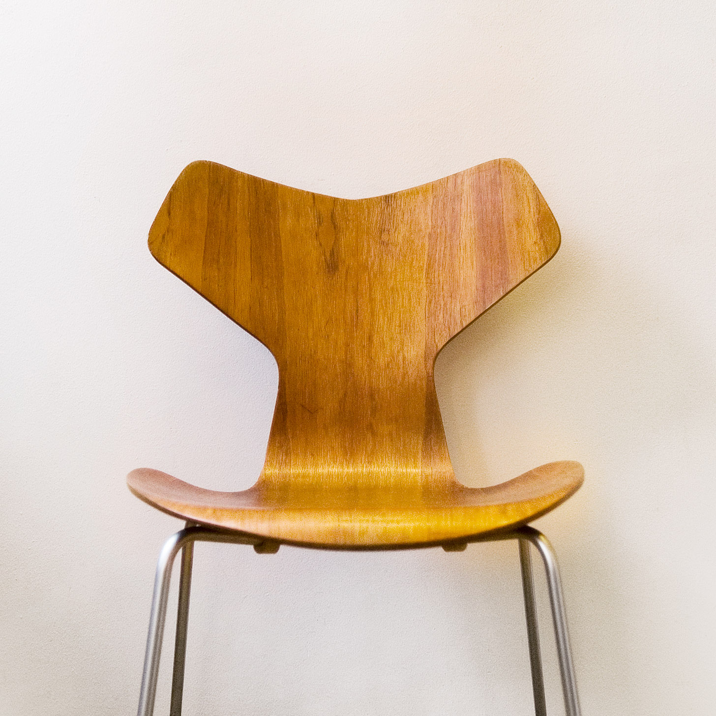 Arne_Jacobsen_-_Grand_Prix_chair